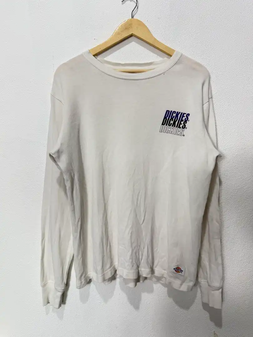 Dickies long-sleeve before Smart Retouch - wrinkled, against wall
